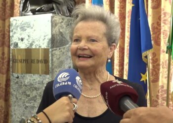 Il Comune Di Bari Premia Elisabetta Stramaglia, 82enne Protagonista Di The Voice Senior: “orgoglio” – Video