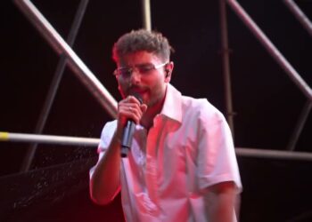 Polignano A Mare, Rocco Hunt Arriva Al Concerto A Cala Ponte Marina In Gommone: “pazzesco” – Video