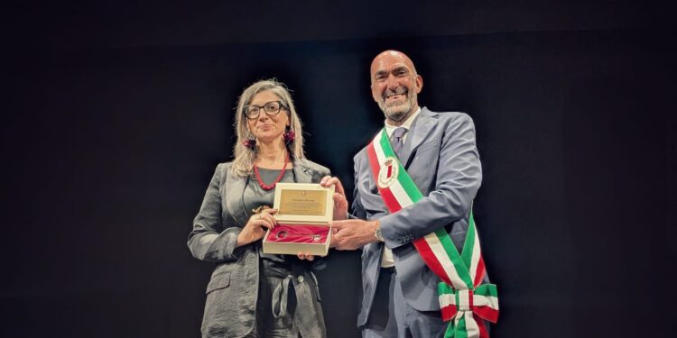 04 08 25 Consegna Chiavi Della Città A Francesca Albanese