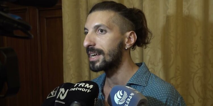 Bari, Tony La Piccirella In Sala Consiliare Racconta La Missione Della Flotilla: E Pensa Già Alle Future Campagne – Video