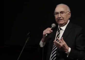 L’italia Piange Pippo Baudo, Quando Nel 2018 Cantò Al Bifest: “qui A Bari Faccio Sempre Scorta Di Applausi” – Video