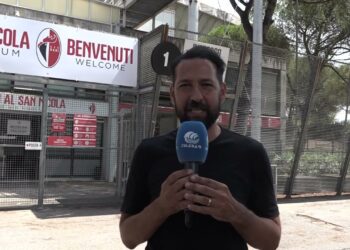 Ssc Bari, La Curva Nord Carica La Squadra Prima Della Partenza Per Venezia – Video