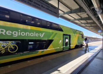 Esterno Treno Elettrico A Doppio Piano