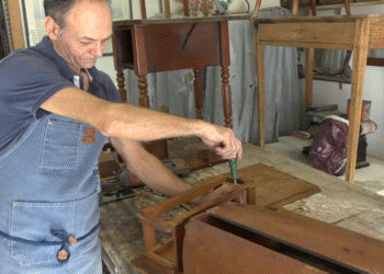 Restauratore Mobili Antichi