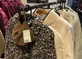 16 10 25 Apre A Bari Il Guardaroba Solidale Di Progetto Arca E Incontra Realizzato Grazie A H&m Italia 1