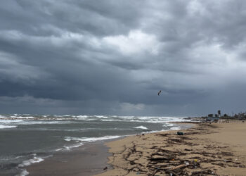 Mare tempesta bari pane e pomodoro
