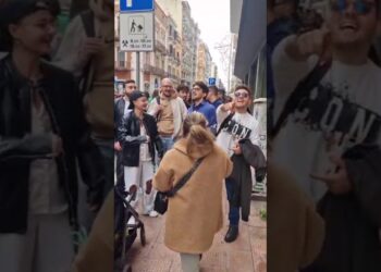 Annalisa A Bari Per Il Firmacopie Del Nuovo Disco: Fan In Attesa Da Ore Davanti Alla Galleria D’arte – Video