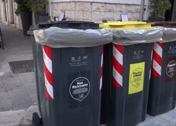 Madonnella, Polemiche Per Il Porta A Porta Dei Commercianti: “troppo Grandi Da Mettere Nei Locali” – Video