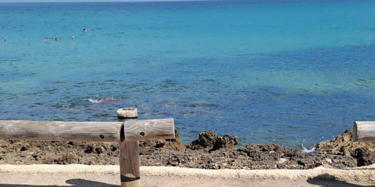 Mare Calmo Meteo Sole Scogli