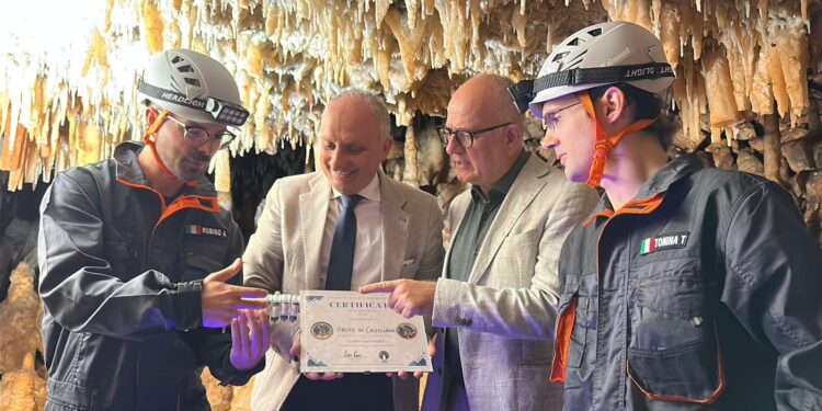 Ricercatori, Presidente Delle Grotte, Direttore Del Comitato Scientifico