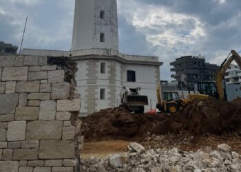 03 11 25 Riqualificazione Del Waterfront Di San Cataldo Oggi L’apertura Della Breccia Nel Muro Perimetrale Del Faro