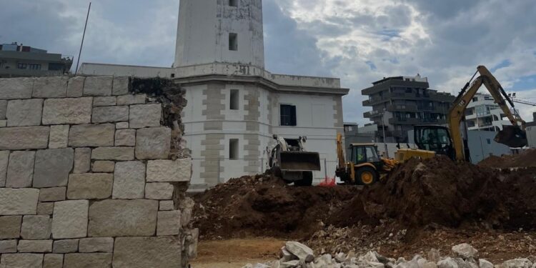 03 11 25 Riqualificazione Del Waterfront Di San Cataldo Oggi L’apertura Della Breccia Nel Muro Perimetrale Del Faro