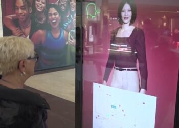 Molfetta, La Prima Assistente Virtuale Di Un Centro Commerciale: “nico Parla E Aiuta Negli Acquisti” – Video