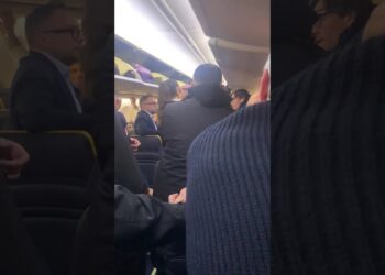 Ssc Bari, Tensione Squadra Tifosi Sull’aereo A Pisa: Il Volo Parte Con 30 Minuti Di Ritardo – Video