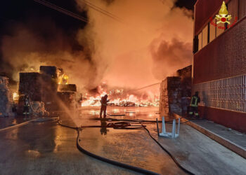 incendio palo del colle
