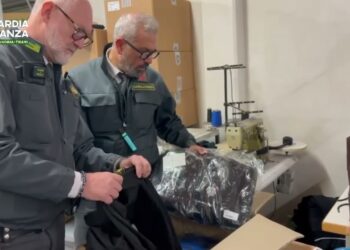 Lacoste E Moncler, Colmar E Stone Island: Laboratorio Del Falso Scoperto E Sequestrato Ad Andria – Video