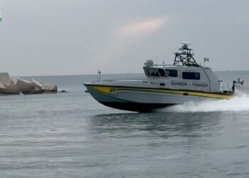Livrea Innovativa, Due Motori Da 1000 Cavalli E Velocità Massima Di Oltre 50 Nodi: La Nuova Vedetta Della Finanza – Video