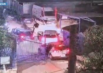 Beccato A Rubare Un’auto, Accelera E Tenta Di Investire Tre Poliziotti: Arrestato 32enne Di Bitonto – Video