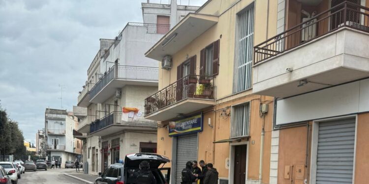 cerignola uomo barricato