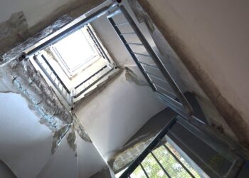 Muffa, Ferri A Vista E Calcinacci: Nell’ufficio Del Giudice Di Pace Di Bari La Giustizia Affonda Nel Degrado – Video