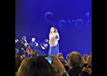 Serenata A Napoli, Serena Rossi Incanta Bari Col Suo Show E Scherza Con La Band: “siete Dei Trimoni” – Video