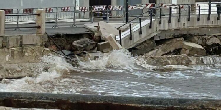 Waterfront Torre A Mare