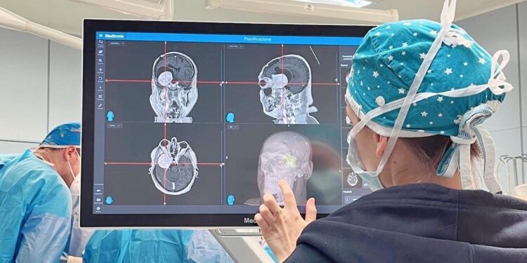 Intervento Di Neurochirurgia Medico Dottore