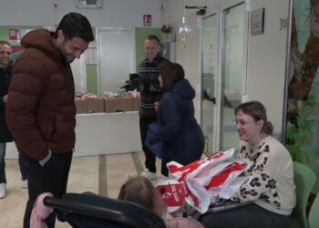 Ssc Bari, Uova Di Pasqua Ai Piccoli Pazienti Del Policlinico. Pucino: “qui Per Regalare Loro Un Sorriso” – Video