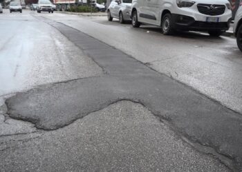 Bari, Strade A Pezzi E Lavori Di Ripristino Errati: “così Tante Buche Che Sono Finite Le Transenne” – Video