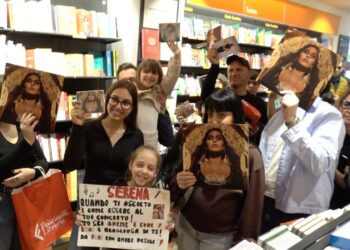 Bari, Tutti In Fila Per Serena Brancale: L’abbraccio Dei Fan Per Il Lancio Di ‘sacro’. “una Grande Emozione” – Video