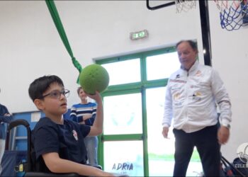 Bari, Una Carrozzina Speciale Per Dorian: Il Dono Di Cip E Ferrotramviaria. “per Lui Il Basket è Felicità” – Video