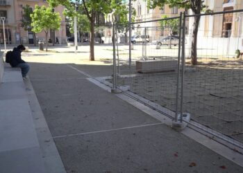Camion Sulla Zona Pedonale E Giostrine Rotte, Degrado In Piazza Redentore: “dal Comune Nessuna Risposta” – Video