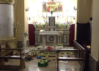 Germogli, Monete E Candele: A Bari Vecchia Rivive Il Rito Dell’altare Della Reposizione – Video