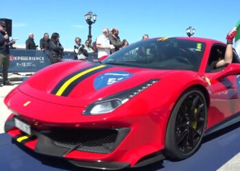 La Mille Miglia Experience Fa Tappa A Bari, I Miti Dell’automobilismo Sfilano Sul Lungomare – Video
