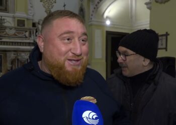 “speriamo Che Non Piova…”, Tocca Ai ‘chiangiaminue’: Bari Vecchia E La Processione Dei Misteri – Video