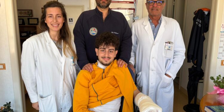 Intervento Mano Foto Medici E Paziente