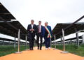 Sx Giuseppe Bratta, Dx Domenico Gigante Vicesindaco Di Ginosa, Centro Eliano Russo Ceo Zelestra Italia.