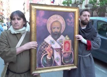 Corteo Storico Di San Nicola, Il Prologo Nei Municipi: Sbandieratori E Timpanisti Animano Le Strade – Video
