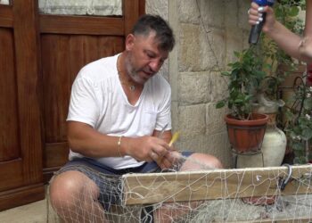 Bari, Giuseppe Intreccia A Mano Le Reti Da Pesca: “una Tradizione Perduta. Voglio Insegnarla Ai Giovani” – Video