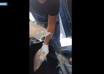 Bari, In Auto Nasconde 13 Chili Di Cocaina: Arrestato 50enne. “oltre Un Milione Di Euro Di Droga” – Video E Foto