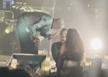 Biagio Antonacci Riempie L’anfietratro Di Lucera, E C’è La Proposta Di Matrimonio Sulle Note Di “convivendo” – Video