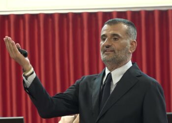 Scontro Sanità In Puglia, Decaro: “irpef Aumentata Solo A Chi Può”. Scoppia La Protesta: “decaro = Tasse” – Video