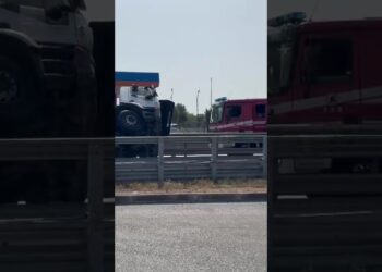 Statale 100, Incidente All’altezza Di Capurso: Camion Finisce Sul Guardrail. Traffico In Tilt – Video E Foto