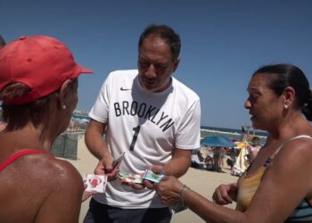Bari, Il Comune Regala 300 Posacenere A Pane E Pomodoro. Petruzzelli: “ma L’ideale è Smettere” – Video