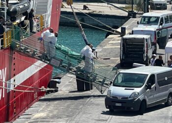 Migranti Nave Bari