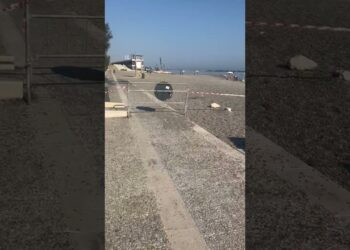 Spiaggia Di San Girolamo, Ecco La Passerella Per Disabili. Ma è Ancora Polemica: “posto Sbagliato” – Video