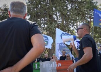 A Bari Il Presidio Di Fn In Piazza Umberto: “questo Spazio Deve Tornare Ai Baresi, Basta Occupazioni” – Video