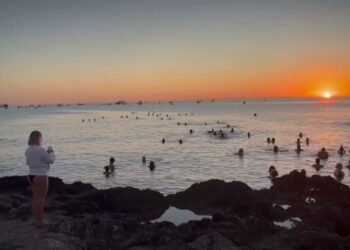 Monopoli, Si Rinnova Il Bagno All’alba Del 1° Settembre: “così Allontaniamo I Malanni” – Video