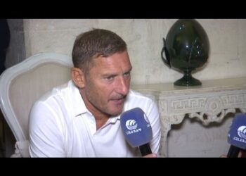 Totti In Puglia Per Il ‘grand Slam Padel Show’: “bari Città Accogliente. Dispiace Vedere Il San Nicola Vuoto” – Video