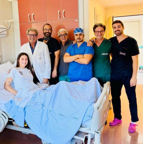 Federica Con L'equipe Ortoplastica Che L'ha Operata